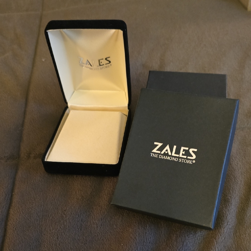 Zales Black and Cream Jewelry Box